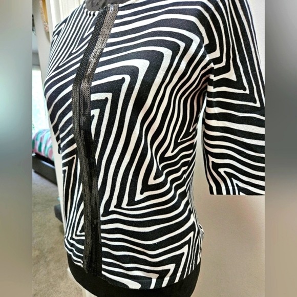 Carmen Marc Valvo Zebra Striped Top NWT - Picture 6 of 10
